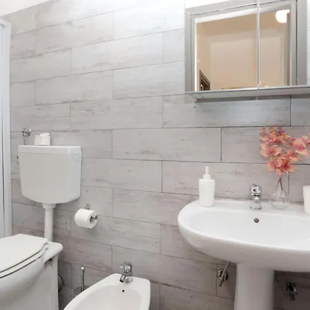 Interno1 Policlinico 招待所