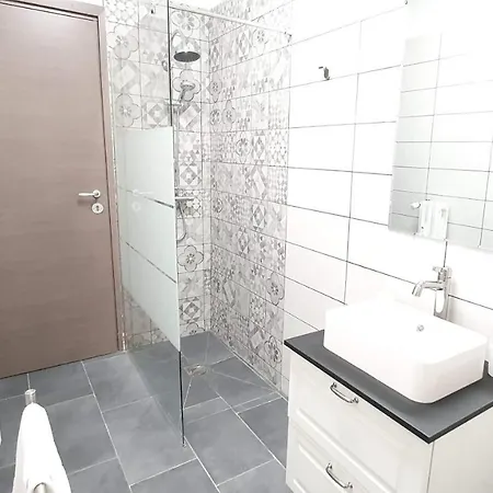 招待所 Interno1 Policlinico 3*